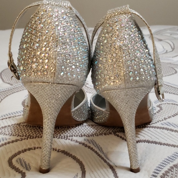 Top Moda Vicky-4 silver rhinestone pump - Picture 3 of 4